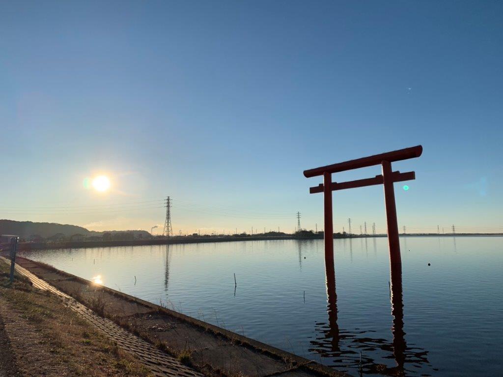 鹿島神宮一之鳥居での朝日