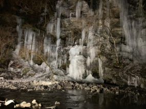 三十槌の氷柱