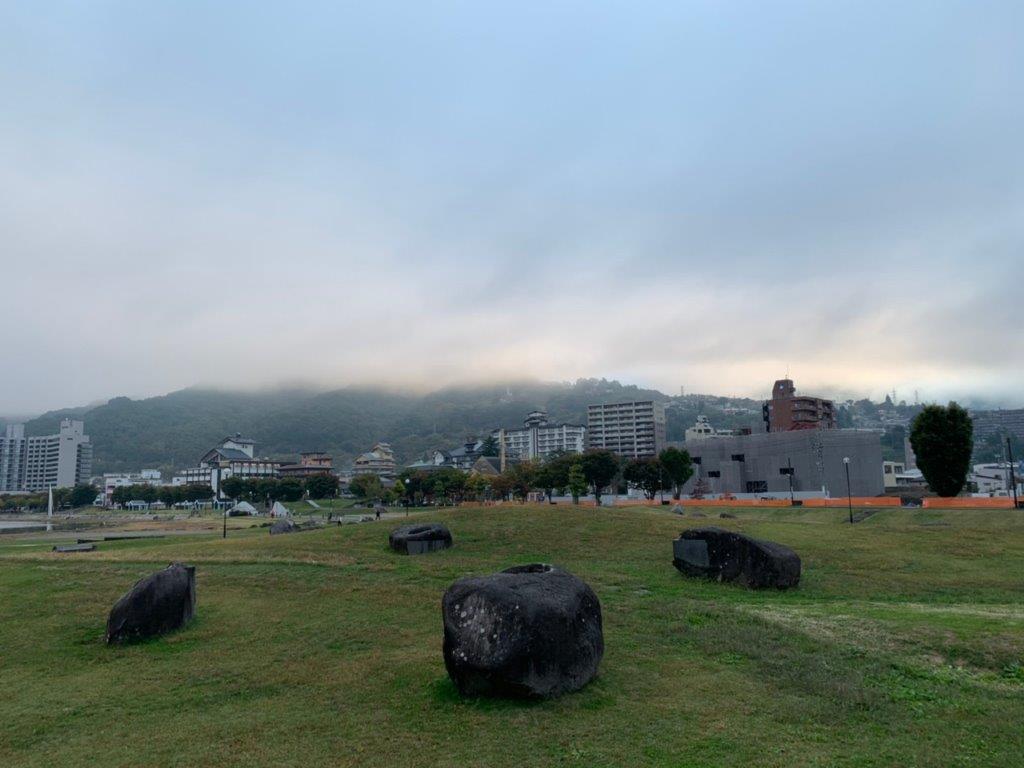 朝の諏訪湖を散歩